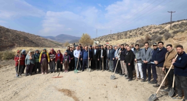 'ŞAHİDİMİZ TOPRAK, İMZAMIZ FİDAN, SEVDAMIZ YEŞİL VATAN' YAHYALI'DA HAYAT BULDU
