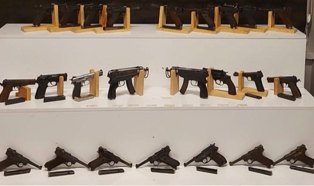 SİLAH TACİRLERİ YAKALANDI