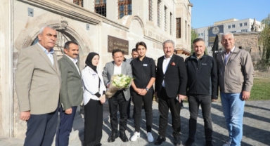 VALİ VE BAŞKAN MEKTEP'TE