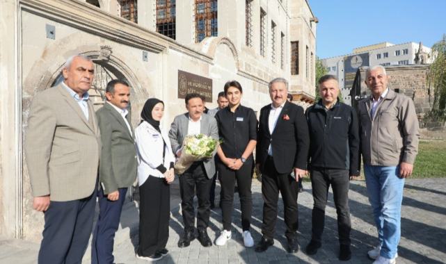 VALİ VE BAŞKAN MEKTEP'TE