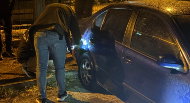 5 OTOMOBİLİN LASTİĞİNİ KESTİLER