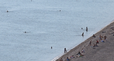 ANTALYA'NIN GECESİ KIŞ, GÜNDÜZÜ YAZ