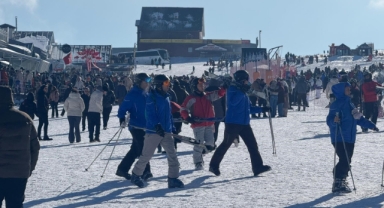 ERCİYES'TE PİSTLER KAYAK SEVERLERLE DOLDU