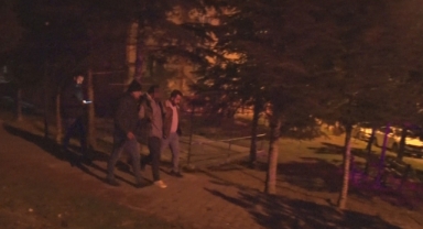 EŞİ EVİ TERK EDİNCE TÜFEĞE SARILDI