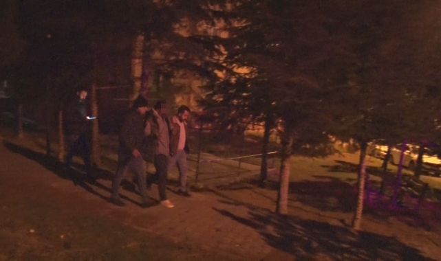 EŞİ EVİ TERK EDİNCE TÜFEĞE SARILDI