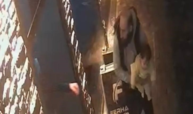 HEİMLİCH MANEVRASIYLA KURTARDI