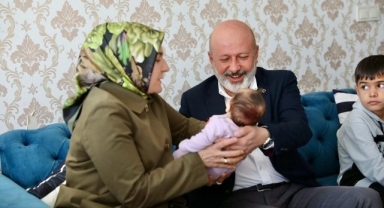 KOCASİNAN'DA 1 YILDA 3 BİN 407 AİLEYE 'HOŞ GELDİN BEBEK' HEDİYESİ
