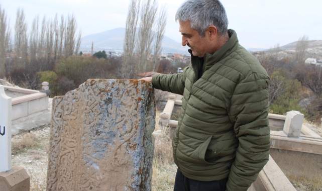 MEZARLIKTAKİ ESRARENGİZ TAŞ