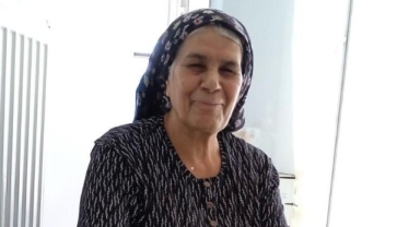 OTOMOBİLİN ÇARPTIĞI KADIN HAYATINI KAYBETTİ