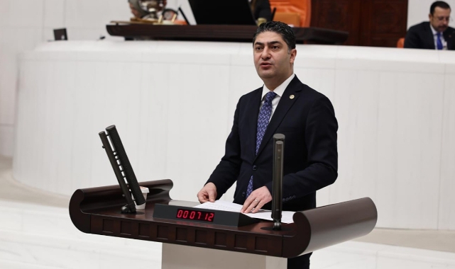 ÖZDEMİR'DEN ÜNİVERSİTELİLER İÇİN KANUN TEKLİFİ