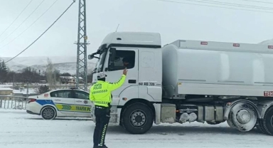 SİVAS'TA ETKİLİ OLAN KAR ULAŞIMDA AKSAMALARA NEDEN OLDU