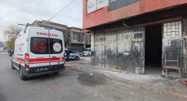 TİNERLE SOBAYI YAKARKEN KENDİNİ YAKTI