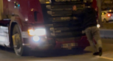 TIRIN ÖNÜNE ATLAYAN ŞAHIS HAKKINDA ADLİ İŞLEM BAŞLATILDI