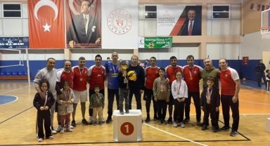 VOLEYBOL TURNUVASI SONA ERDİ