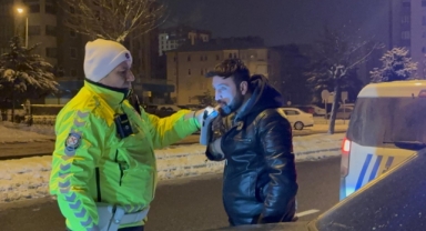 ALKOLLÜ SÜRÜCÜ 'EKMEĞİM GİDER' DİYEREK, İŞLEM YAPILMAMASINI İSTEDİ