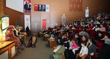 BAŞKAN YALÇIN'DAN ÇOCUKLARA KARNE HEDİYESİ TİYATRO ŞÖLENİ