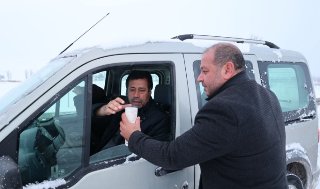 BÜNYAN BELEDİYESİ KAR MESAİSİNDEKİLERİN İÇİNİ ISITTI