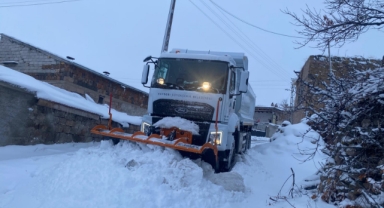 BÜYÜKŞEHİR'DEN KAR MESAİSİ