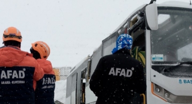 CENAZE TAŞIYAN MİNİBÜS DEVRİLDİ