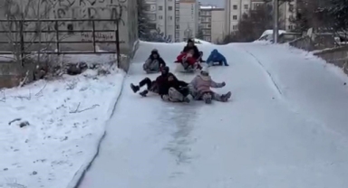 ÇOCUKLARIN KAR EĞLENCESİ