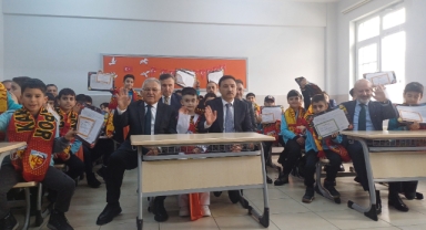 KAYSERİ'DE 322 BİN ÖĞRENCİ KARNE ALDI