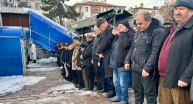 OTOBÜSÜN ALTINDA KALARAK HAYATINI KAYBEDEN GENÇ TOPRAĞA VERİLDİ
