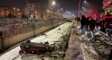 OTOMOBİL KANALA UÇTU