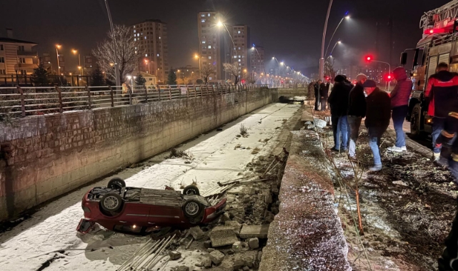 OTOMOBİL KANALA UÇTU