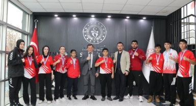 SAĞLIK ERVA, MADALYALARA AMBARGO KOYDU