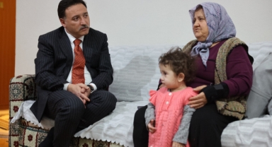 VALİ ÇİÇEK'TEN EV ZİYARETİ