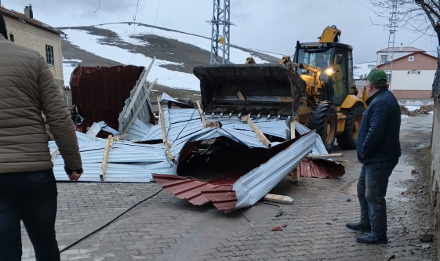 BÜNYAN'DA ŞİDDETLİ RÜZGÂRIN İZLERİ HIZLA SİLİNDİ