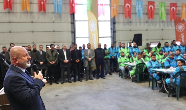 ÇOLAKBAYRAKDAR'IN MÜJDESİ GÖNÜLLERİ FETHETTİ, İŞÇİLER COŞKUYLA KARŞILADI