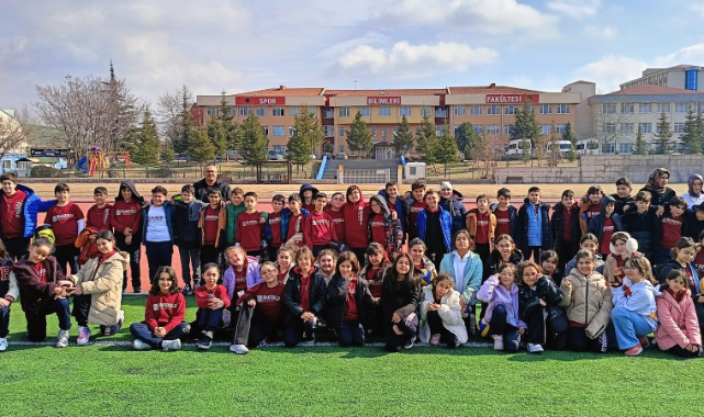 ERÜ'DE 'KAMPÜSÜN NEŞESİ MİNİKLERLE BİRLİKTE SPORLA TANIŞIYORUM' ETKİNLİĞİ