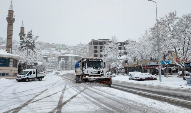 HACILAR BELEDİYESİ EKİPLERİ KARLA MÜCADELE İÇİN SAHADA