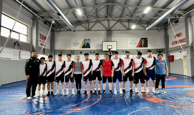 KABAKCI, GÜREŞÇİLERLE MİNDERE ÇIKTI