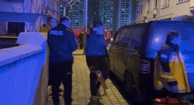 KAYSERİ'DE BIÇAKLANAN ÇOCUK BİNAYA SIĞINDI