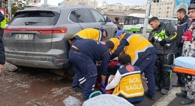 KAYSERİ'DE SUV ARAÇ YAYALARIN ARASINA DALDI