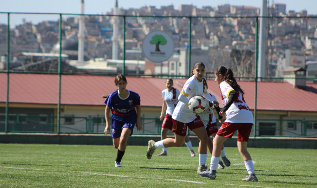 KAYSERİ KADIN FK FARKLI KAZANDI