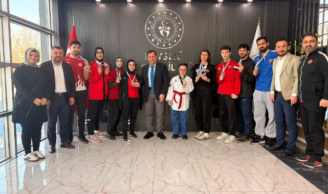 KAYSERİLİ İŞİTME ENGELLİLER TAEKWONDO SPORCULARINDAN TARİHİ BAŞARI