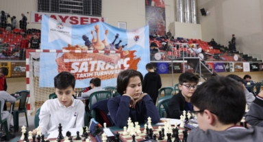 KOCASİNAN'DA SATRANÇ TURNUVASI SONA ERDİ