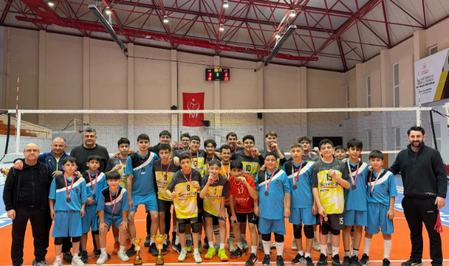 KÜÇÜK ERKEKLER VOLEYBOL SÜPER LİGİ MAÇLARI TAMAMLANDI