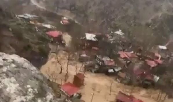 MAHALLE SEL SULARI ALTINDA KALDI