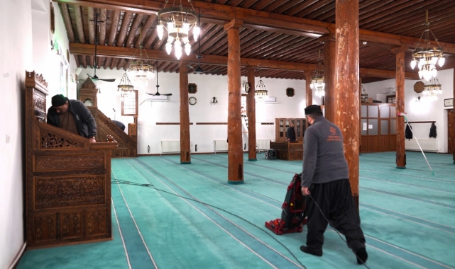 MELİKGAZİ'DE CAMİLER PIRIL PIRIL YAPILIYOR