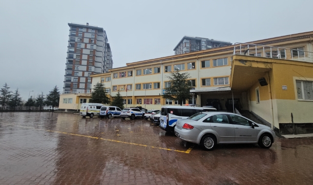 ORTAOKULDA BIÇAKLI KAVGA: 1 ÖĞRENCİ YARALI