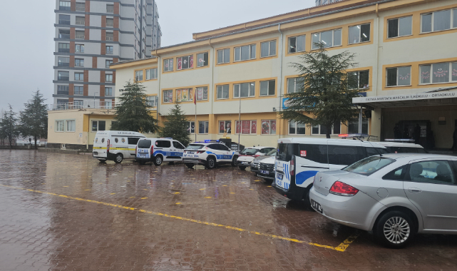 ORTAOKULDA BIÇAKLI KAVGA: 1 ÖĞRENCİ YARALI