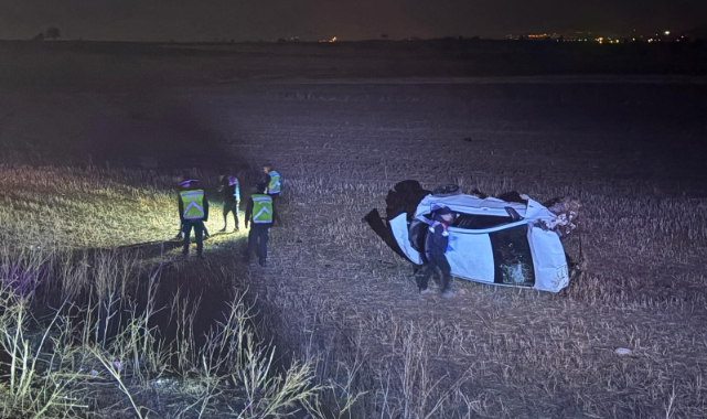 OTOMOBİL ŞARAMPOLE YUVARLANDI: 1 ÖLÜ, 1'İ AĞIR 4 YARALI