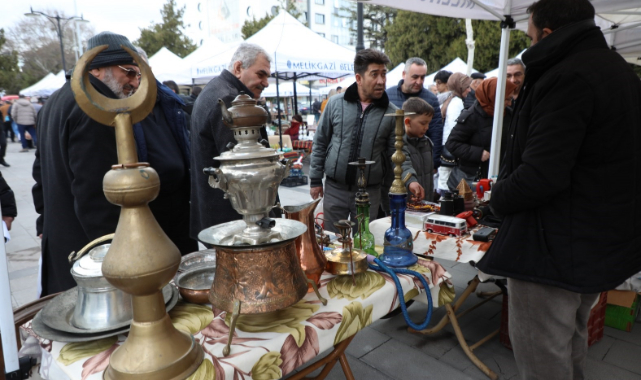 ŞEHRİN MERKEZİNDE ANTİKA MOLASI