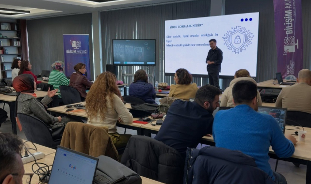 SİBER GÜVENLİK EĞİTİMİ VERİLDİ