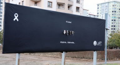 TALAS BİLLBOARDLARINDA 6 ŞUBAT VEFASI 
