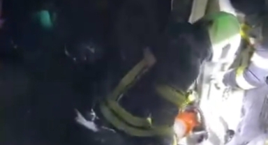 TİCARİ ARAÇ ŞARAMPOLE YUVARLANDI